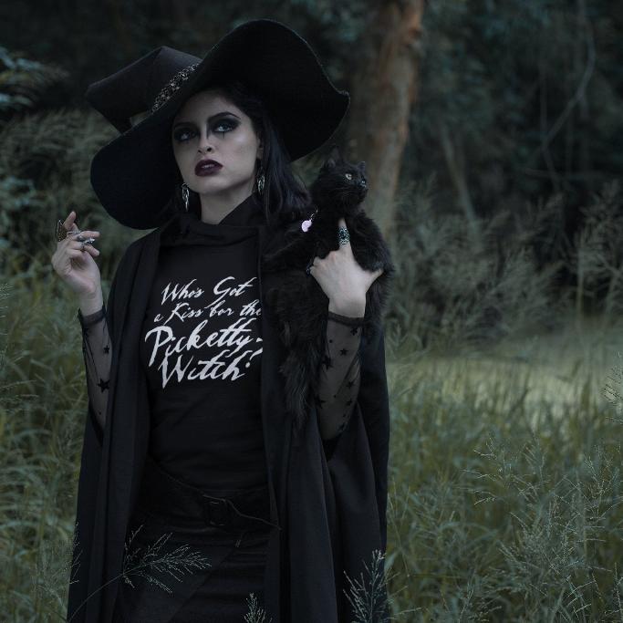 Who's Got a Kiss for the Picketty Witch? - Sleepy Hollow Inspired Unisex T-shirt - Nightmare on Film Street Store